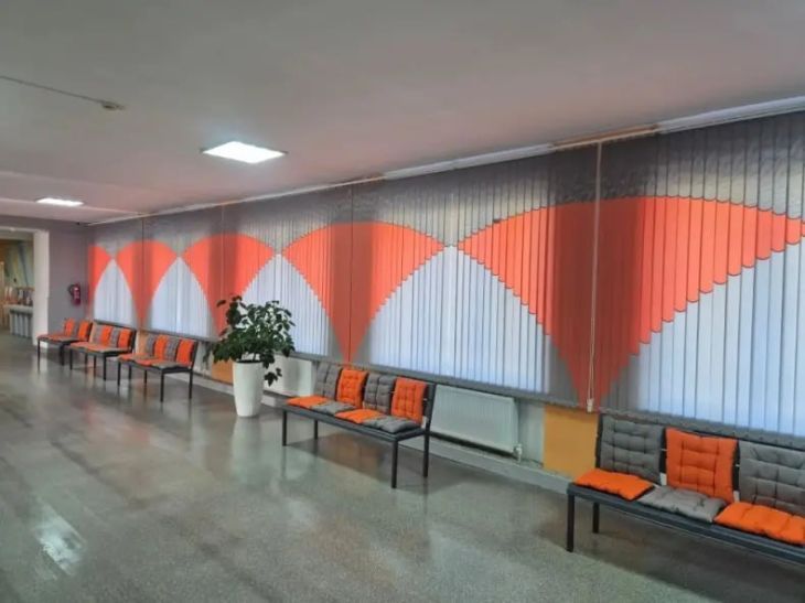 В школе Кировского района открыли «Весёлый коридор» для отдыха учеников