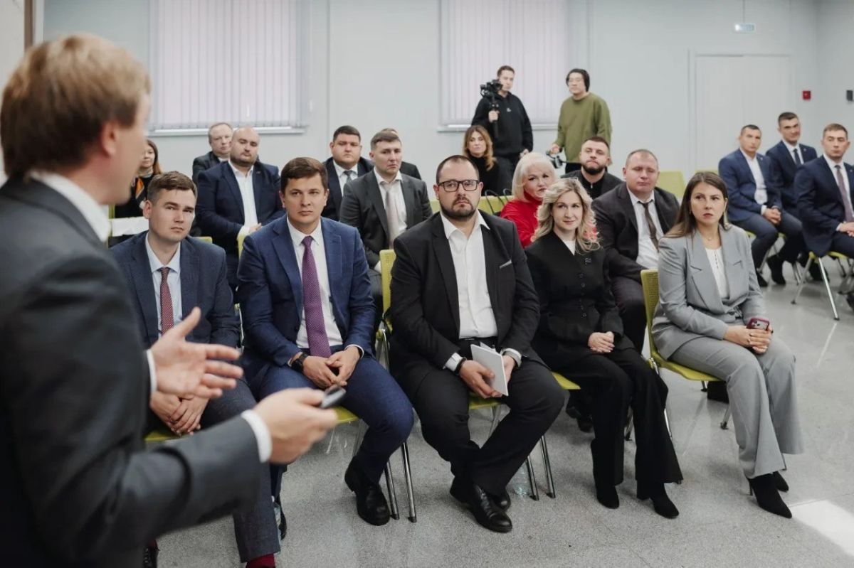 Денис Олейник: В рамках проекта ВАРМСУ «Муниципальный диалог» принял участие во встрече молодых глав администраций со всей страны