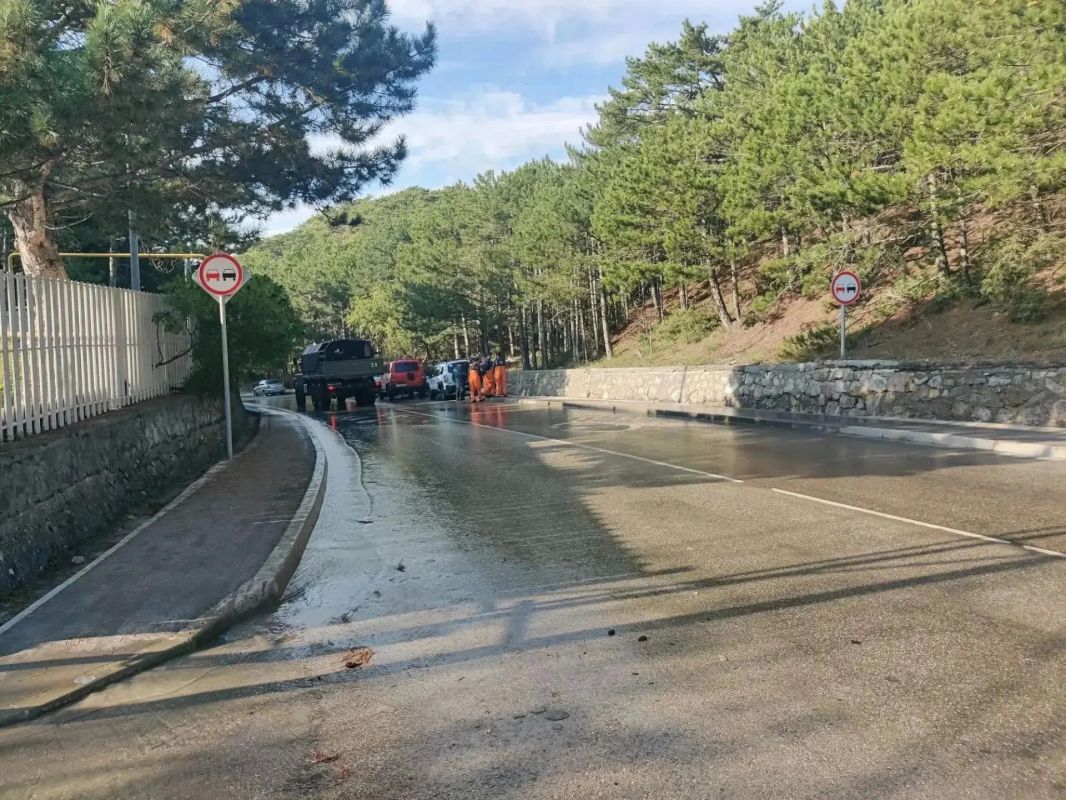 Вода вышла на дорогу Ялта — Севастополь