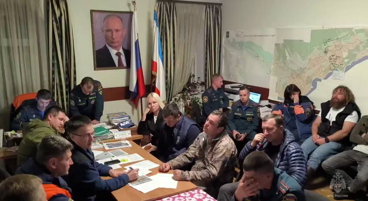 В Ялте возвели 35 временных дамб: спасатели и волонтёры борются с подтоплениями