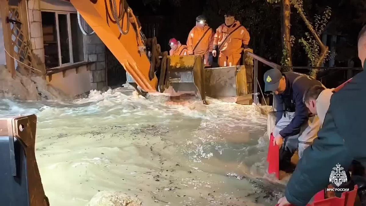 В Большой Ялте от воды освободили 14 объектов