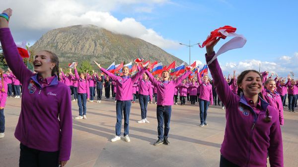 "Артек" запустил проект к Году единства народов "Россия в лицах"
