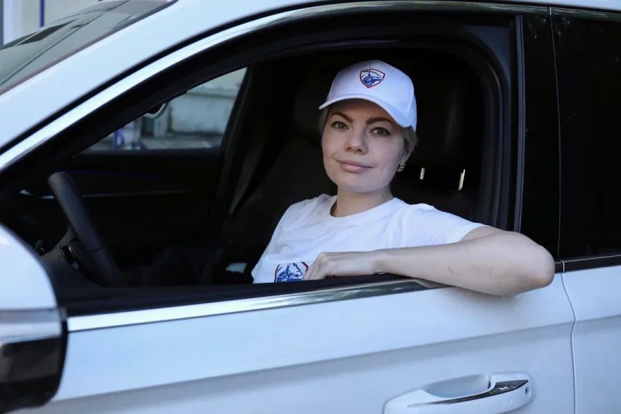 Автоволонтеры помогают маломобильным севастопольцам