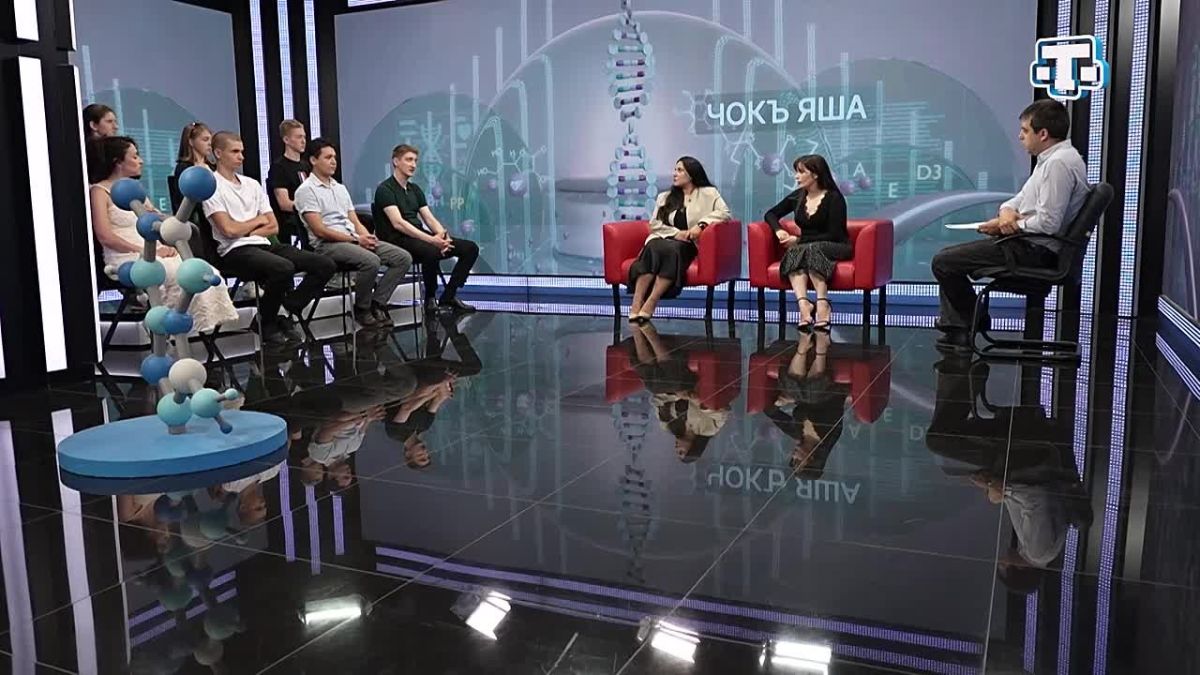 В Симферополе будущие папы отрабатывают навыки ухода за ребёнком на манекене