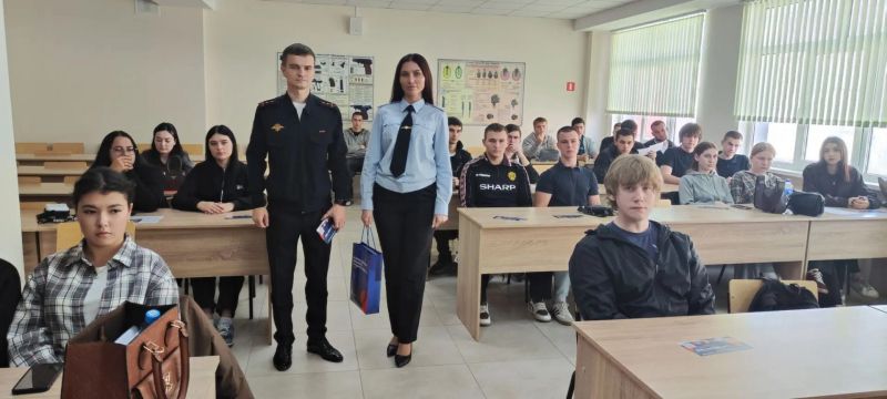 От студенческой скамьи – к погонам: крымские полицейские провели профориентационную встречу с подрастающим поколением