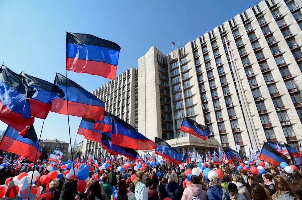 25 октября в ДНР отмечают День государственного флага
