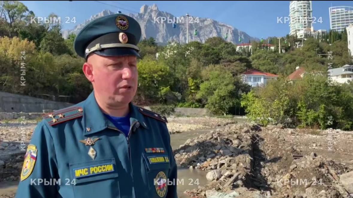 В Ялте ситуация с подтоплениями стабилизировалась на двух участках, ещё на шести спасатели продолжают работу