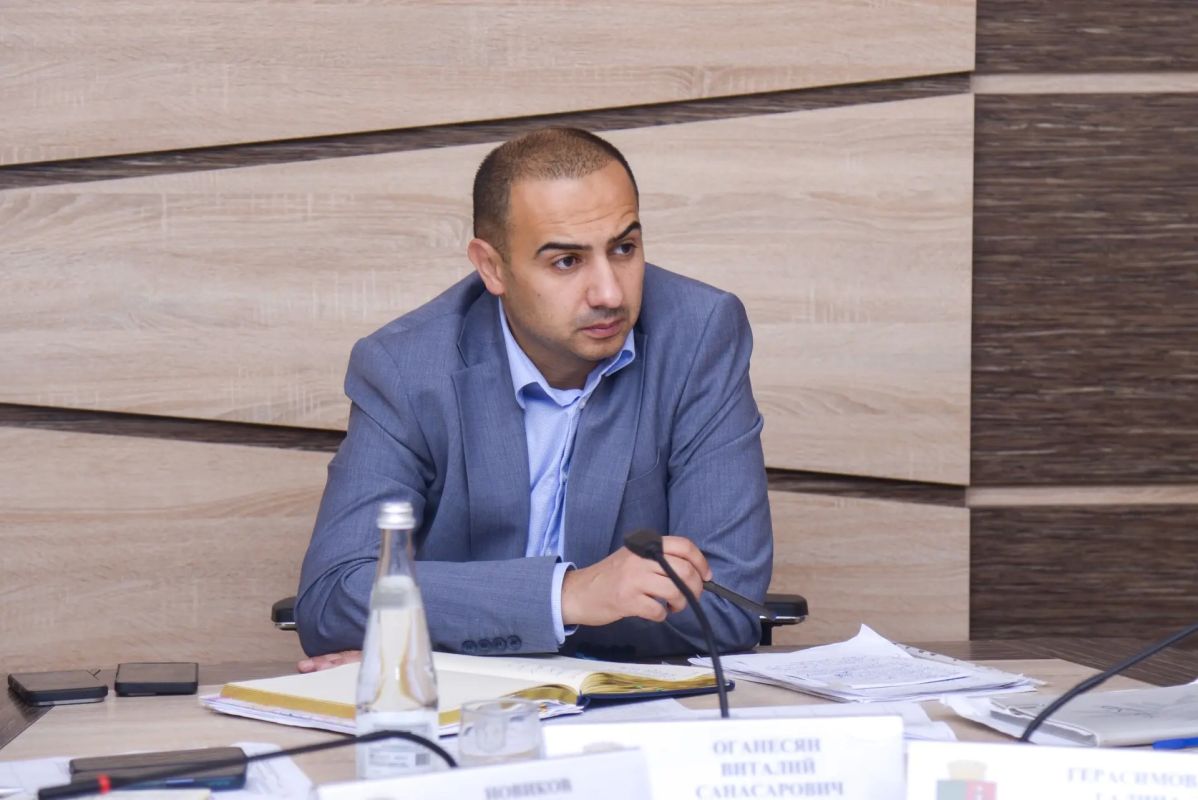 Виталий Оганесян: Аппаратное совещание начали с доклада об оперативной обстановке