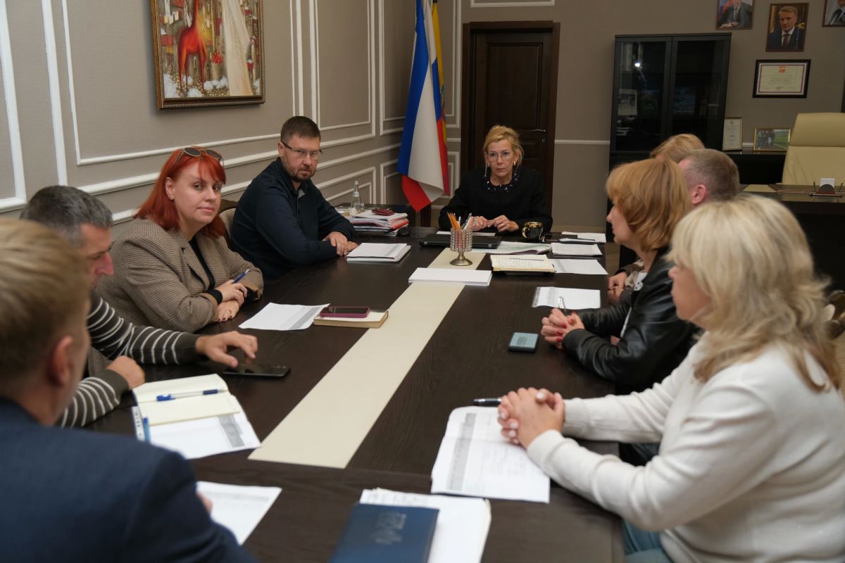 Провела рабочее совещание с руководителями управляющих компаний, обслуживающих многоквартирный жилой фонд муниципалитета