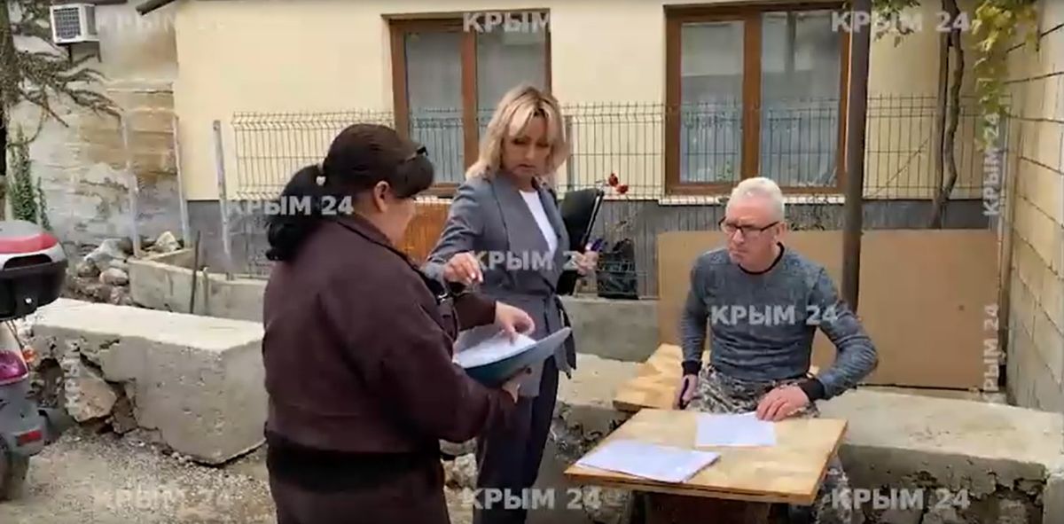 Жители подтопленных домов на улице Родниковая в Кореизе пишут заявления на выплаты