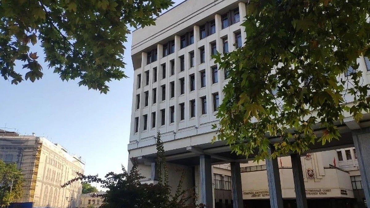 На ремонт подсветки здания Госсовета Крыма могут потратить 6,3 млн рублей