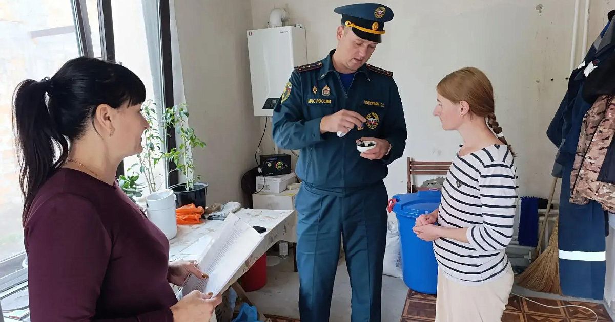 В Судаке 7 многодетным семьям установили дымовые пожарные извещатели