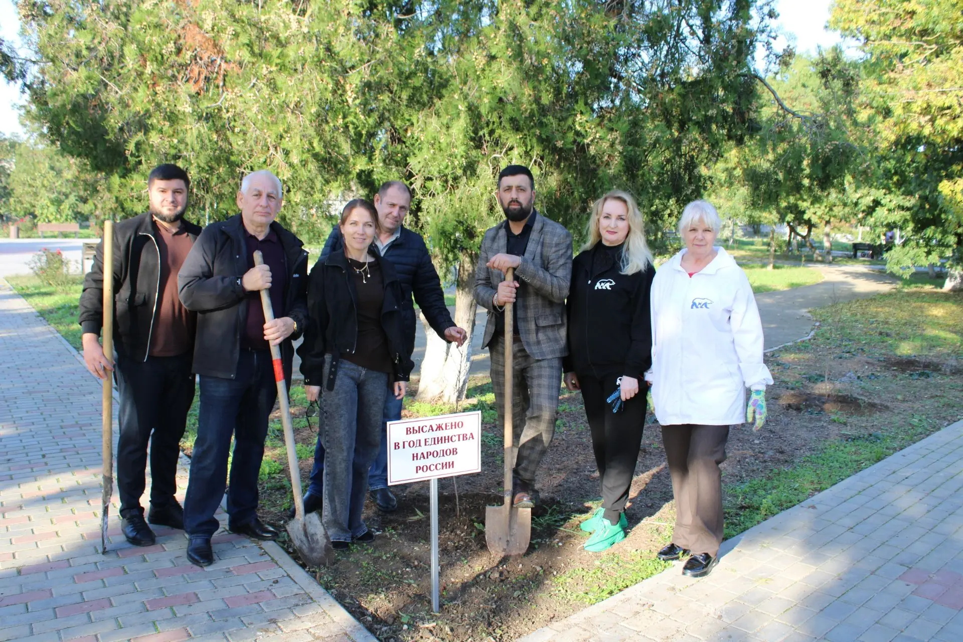В Ленинском районе появилась Аллея дружбы народов!