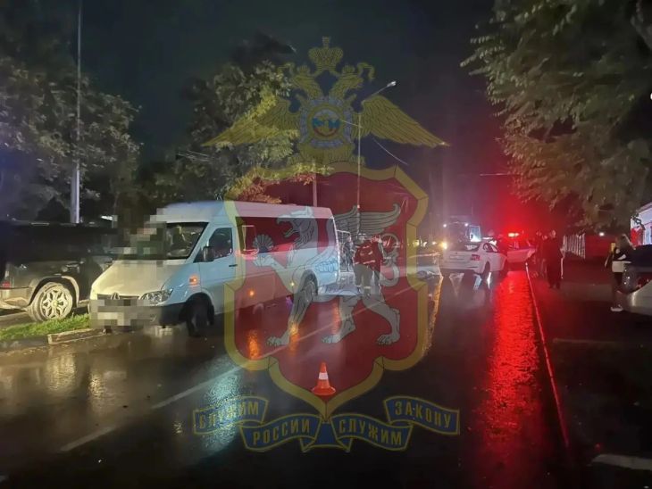 Пожилой мужчина погиб под колёсами двух автомобилей под Симферополем