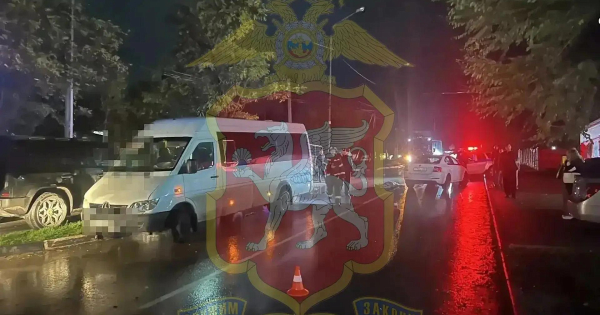 В Симферопольском районе под колёсами автобуса и легковушки погиб пенсионер