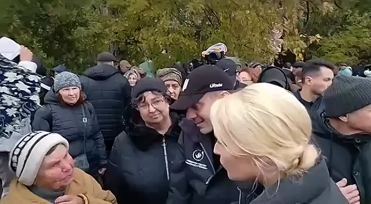 Жителям Алешек передали несколько десятков тонн гуманитарной помощи