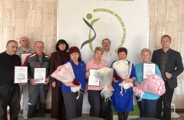 В преддверии Дня народного единства ветеранам протезно-ортопедического предприятия вручили государственные награды