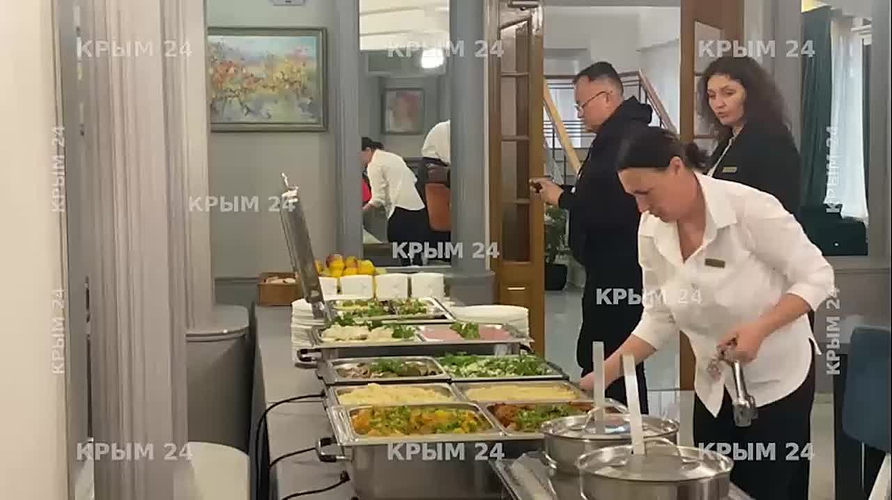 Ароматный суп и свежая выпечка: для эвакуированных жителей Алешек подготовили шведский стол