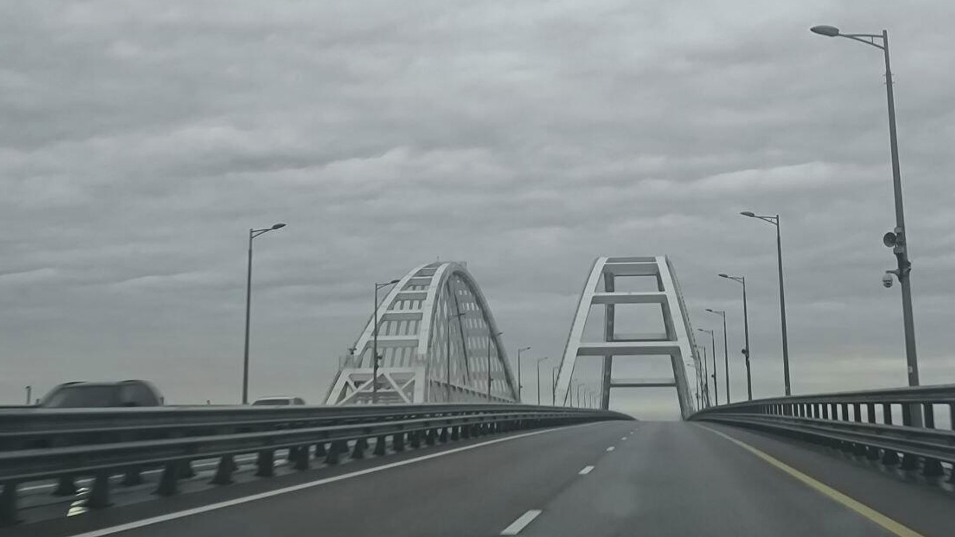 На Крымском мосту образовалась очередь со стороны Керчи