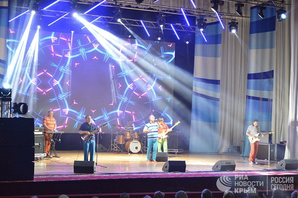 феодосия концертный зал. концерт керч. поет в керчи. коллектив вольница краснодар. дк корабел керчь трофимов концерт когда.