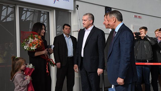 Первые пассажиры прибыли в новый терминал аэропорта Симферополь