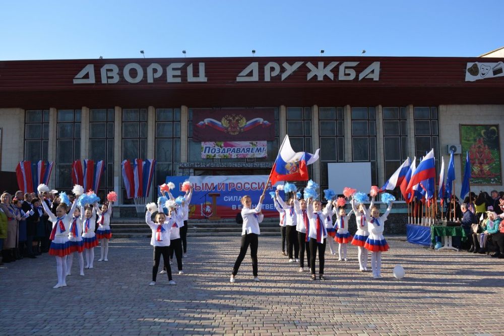 Погода в кировском р. Посёлок Кировское Крым. Пгт Кировское Кировского района Республики Крым. Кировское Крым Кировский район. Памятники в пгт Кировское Крым.