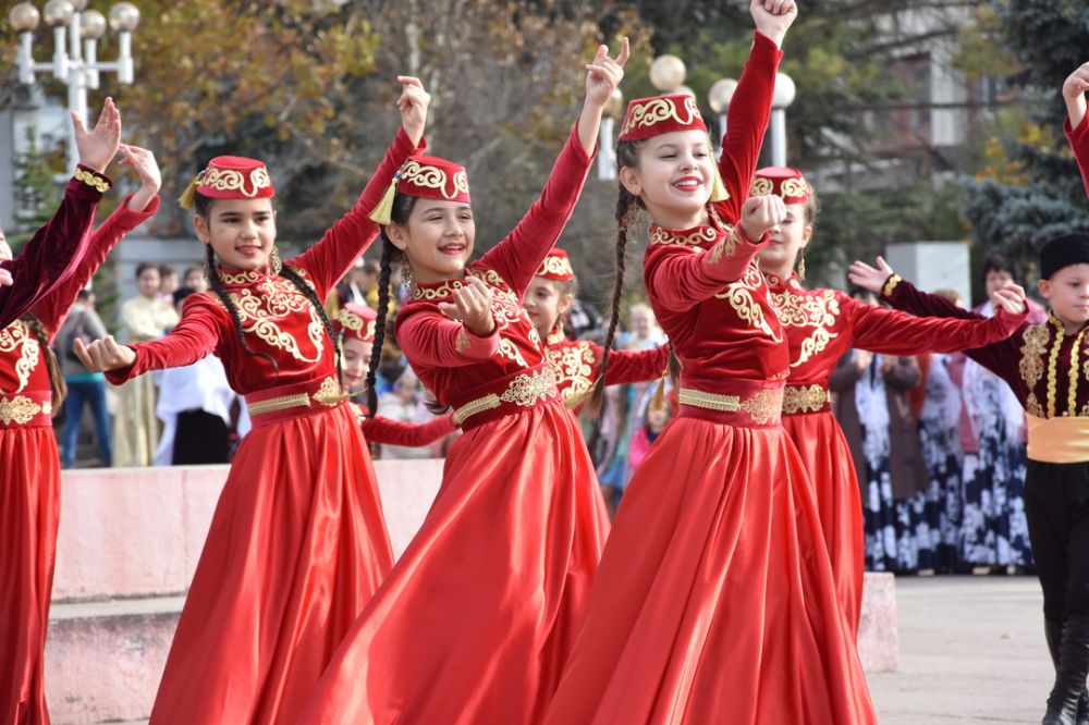 Одежда бахчисарай. Национальный костюм бахчисарайцев. Бахчисарай день народного единства. Материал о праздниках народов Крыма.. Бахчисарай Наврез.