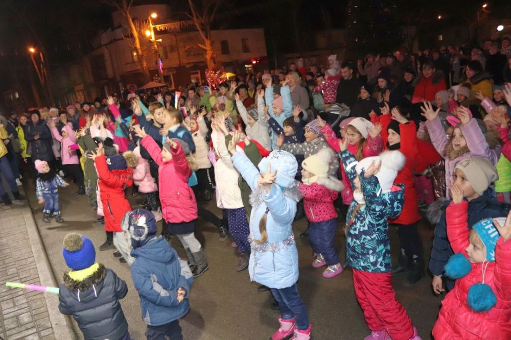 новый джанкой. джанкой новый год. новый джанкой. школа 5 джанкой. елка в джанкое.