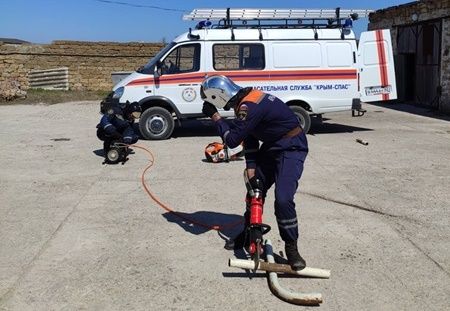 Пожарный инструмент механизированный и немеханизированный. Пожарные инструменты и оборудование. Аварийно-спасательный инструмент. Гидравлические ножницы мчс ттх. Кусачки спасательные гидравлические.