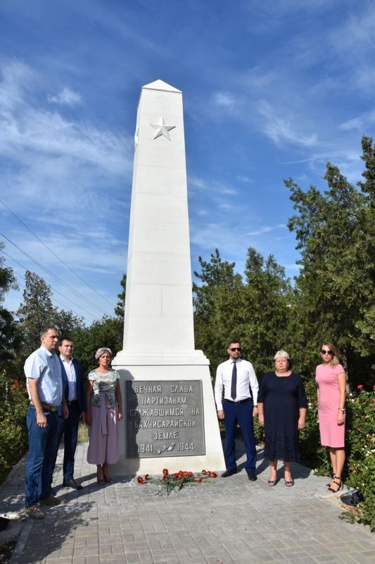 Памятник партизанам, Верхнеуральск