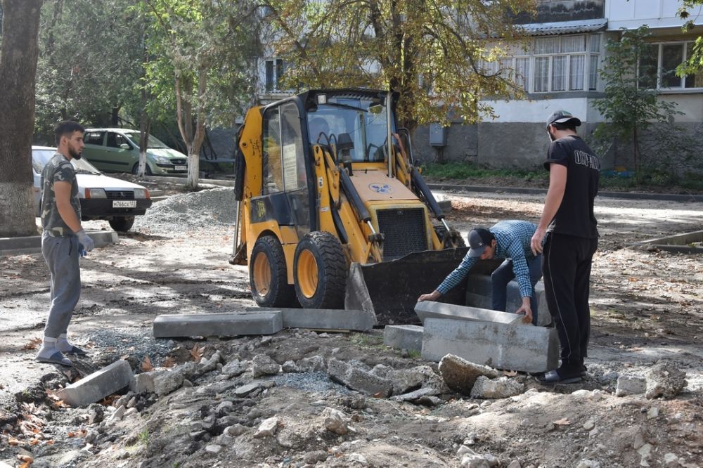 крым (микрорайон). свято-успенский пещерный монастырь бахчисарай. бахчисарай). "ялта бахчисарай севастополь". ул симферопольская бахчисарай.
