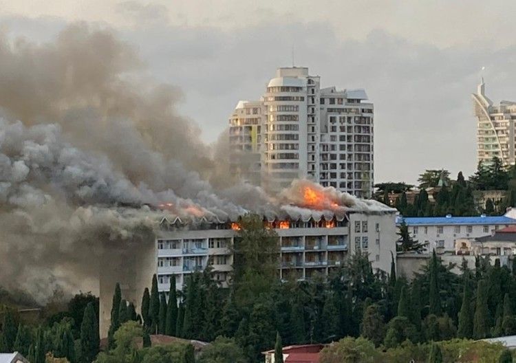 Что сейчас творится в крыму. Пожар в санатории Минобороны в Ялте. Санаторий Ялта Министерства обороны. Парк Министерства обороны Ялта. Парк министра обороны Ялта.