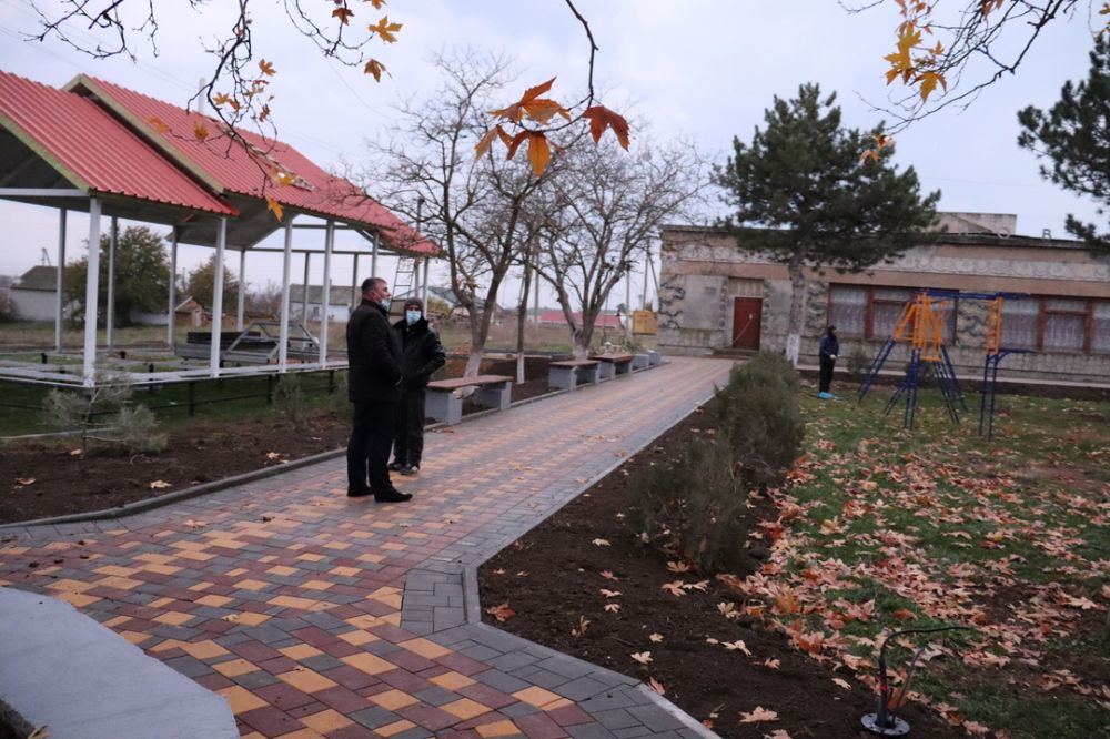 Погода село фрунзе. Крым село Сизовка 2019. Приют Сизовка Крым. Открытие дома в Сизовке. Село Слободяника 25.