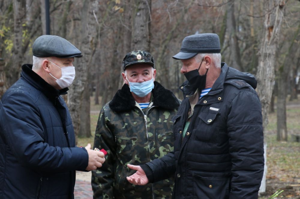 Войска рф в харькове 24. Новости ввели войска. День памяти ввод войск в афганистан губернатор. Ввели войска. Афганцы в москве.