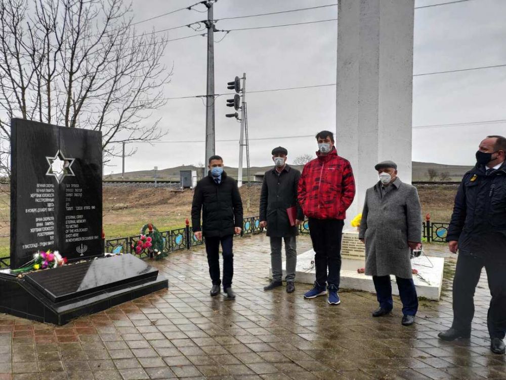 В селе октябрьском. Село Октябрьское Ленинский район Крым. Село Октябрьское Брянского района. Октябрьское село Симферополь. Село Октябрьское Ленинский район Крым история.