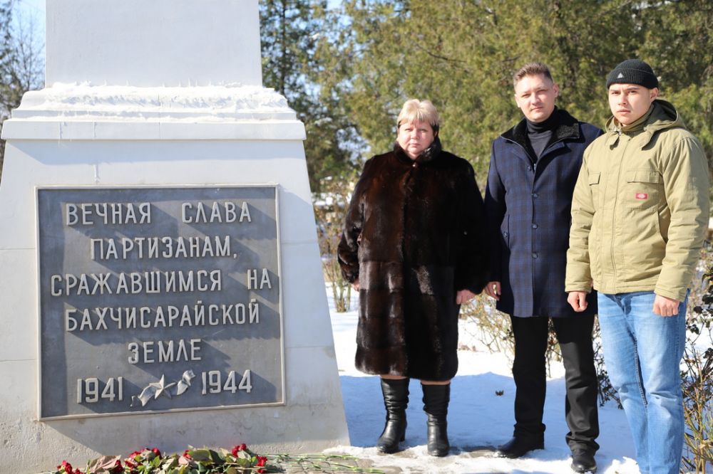 Памятник партизанам, Верхнеуральск