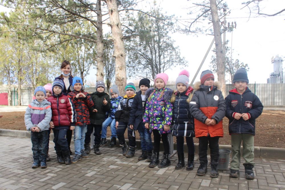 Погода в селе первомайском. Село Первомайское Симферопольский район. Ромашка Тербуны детский сад. Школа в Первомайском Симферопольского. Село Первомайское администрация.