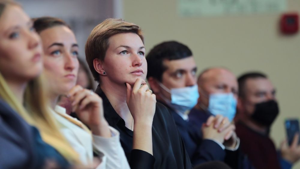 Министерство спорта крыма. Министр спорта Крыма. Министр спорта Республики Крым. Год массового спорта в Крыму.