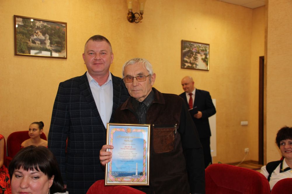 Газета керчи. Сергей Рыжков Керчь. Заместитель главы администрации ктнешемскоготрайона. Зубков Сергей Вячеславович администрация президента. Газета Керчь.