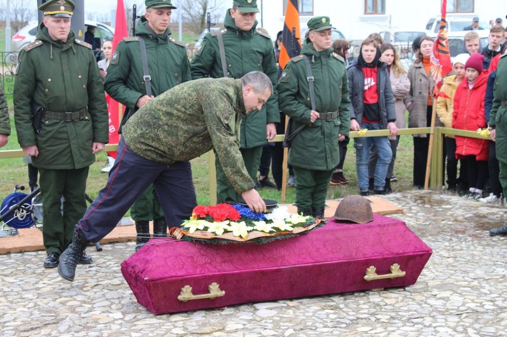 Перезахоронение. Перезахоронение солдат в Кромах. Перезахоронение Лермонтова. С.заветное, перезахоронение. Перезахоронение Шевченко.