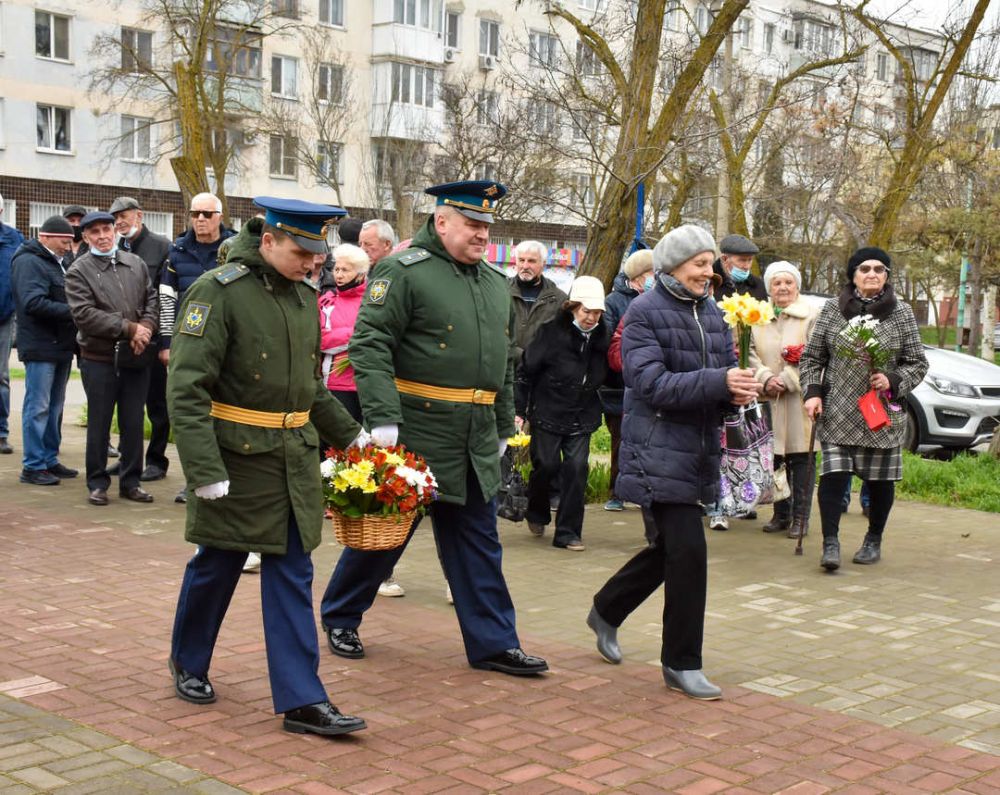 Отчет торжественный митинг. Митинг в Евпатории 2014. Митинг в честь Гагарина. Торжественный митинг 1 декабря в 244 АБР.