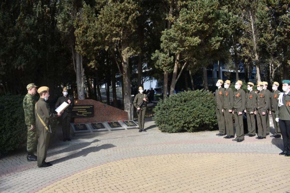 Что произошло в алуште сегодня. Освобождение Алушты 1944. 15 Апреля день освобождения Алушты. 15 Апреля освобождение Алушты. Картинки с днем освобождения Алушты.