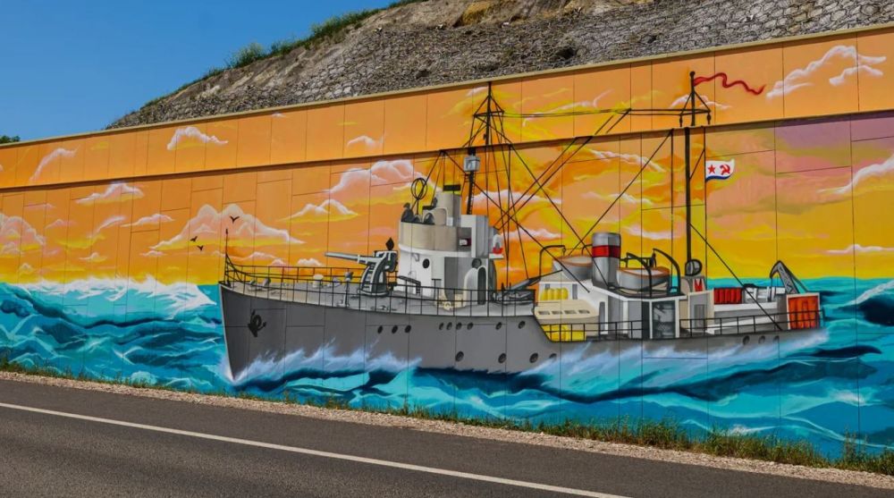 На трассе «Таврида» появился арт-объект с изображением советского военного корабля