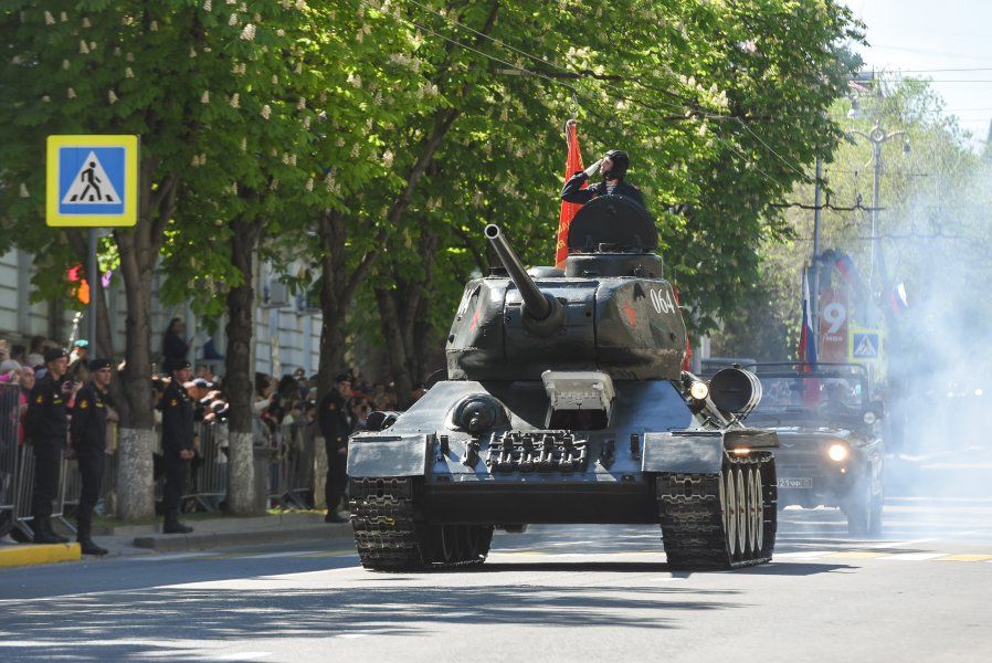 В Севастополе завершился военный парад. Фото