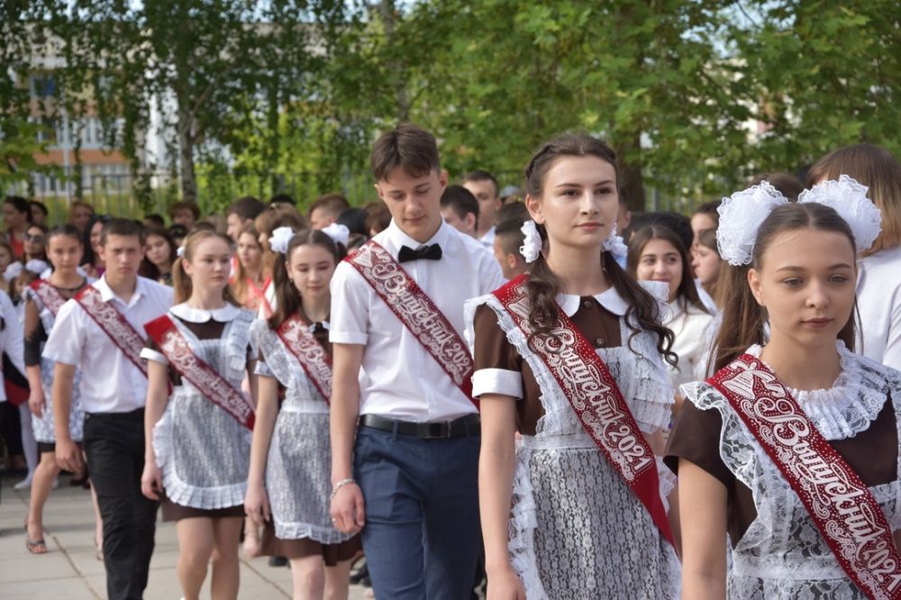 Сош 2 бахчисарай. Школа 5 г Бахчисарай. Школа в Бахчисарае СОШ 1 школа. Бахчисарайский р_н школа 4. Последний звонок 2021 в Бахчисарае школа 1.