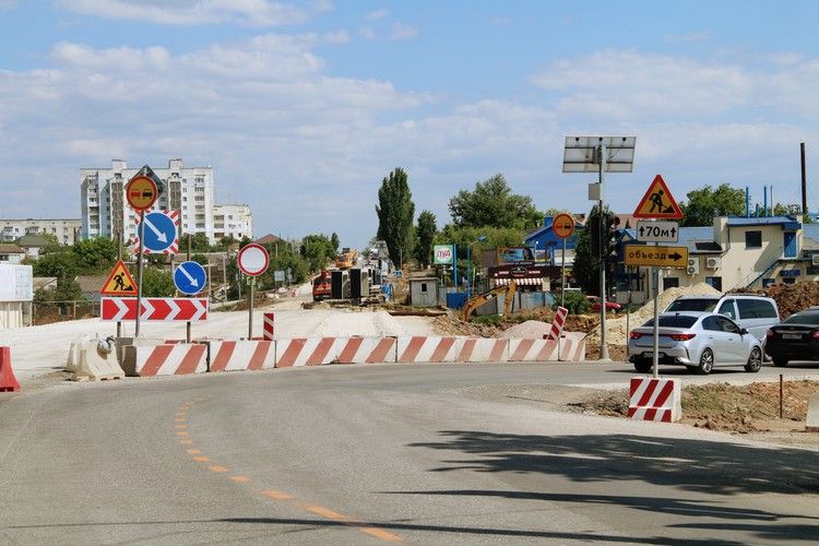 Ремонт симферополь. Проект реконструкции дороги в Саках. Симферополь Саки автодорога. Евпатория Мирный расширение проезжей части. Фото дорога Саки Евпатория.