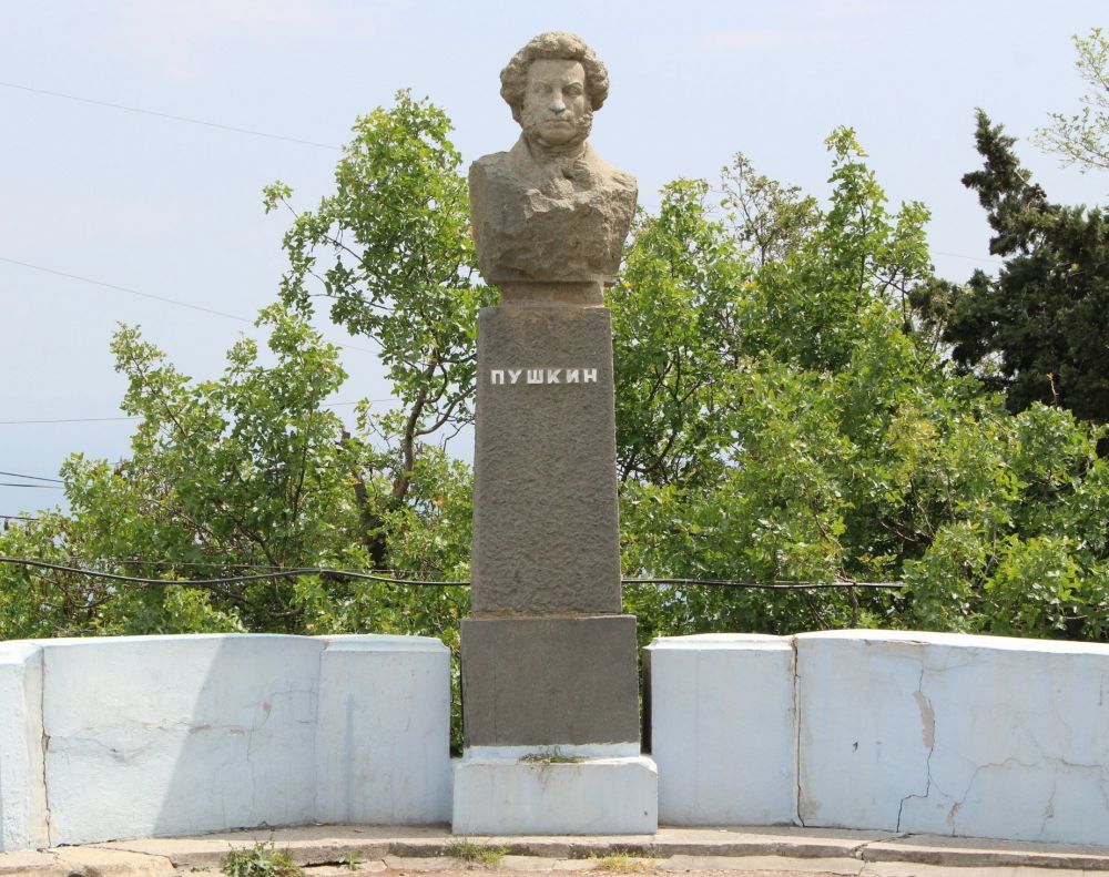 Село Пушкино Крым памятник Пушкина
