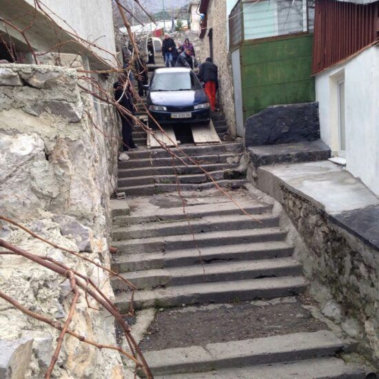 В Алупке отремонтировали пешеходную лестницу