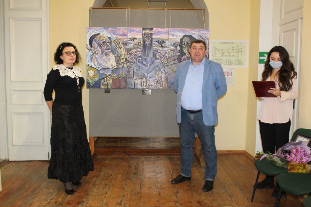 В Симферополе открылась выставка памяти Холокоста