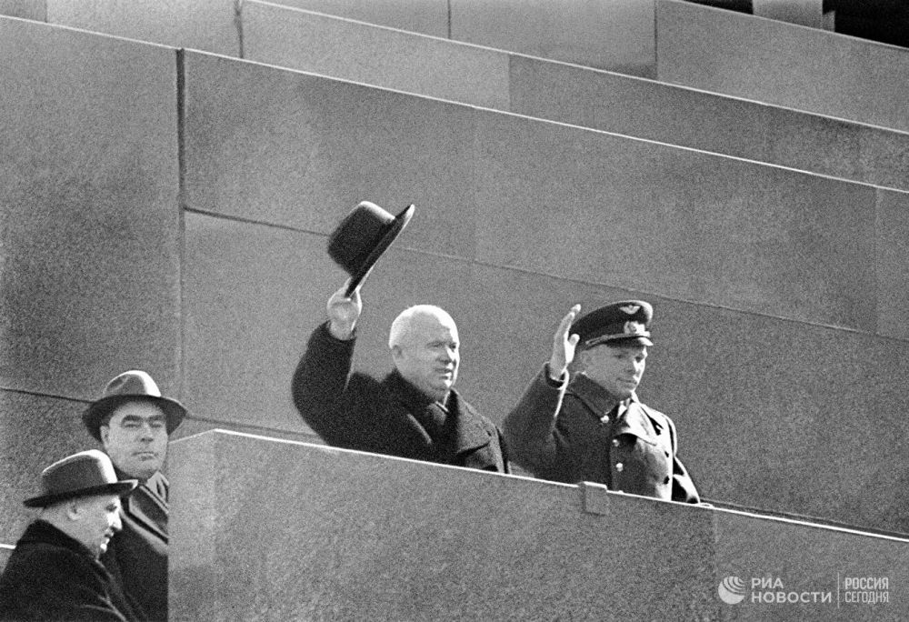 Никто из советских руководителей не возражал против планов хрущева а маршал малиновский год